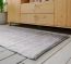 Une élégance classique se dégage de ce tapis de bain gris, fabriqué en 100 % coton biologique Tapis de salle de bains avec un dégradé gris