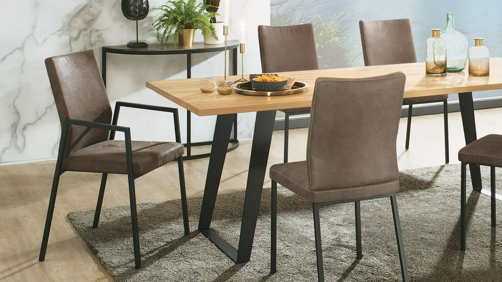 Cusio stoel, frame mat zwart, bekleding cappuccino leder
