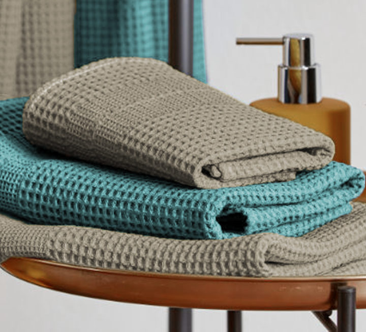 Handdoek in 4 verschillende kleuren Handdoek in 4 verschillende kleuren