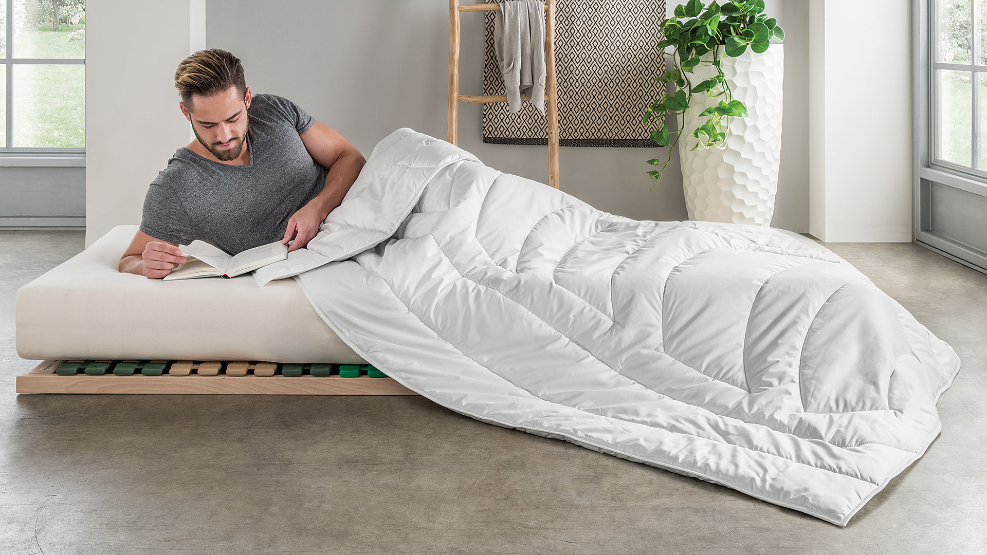 Couette légère polyvalente en duvet de chameau et soie « Calida-Figura »