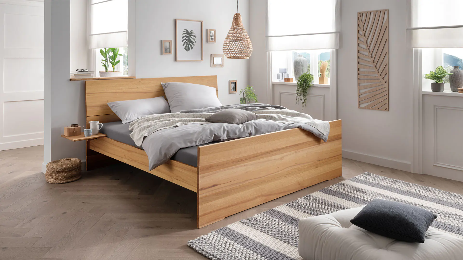 Encaja massief houten bed - elegant bed met verhoogd voeteneind, hier kernbeuken