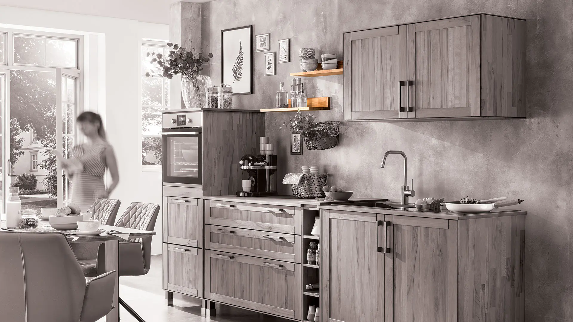 Exemple de combinaison pour la cuisine modulaire en bois massif Mediterano, ici avec des étagères de cuisine en cœur de hêtre animé