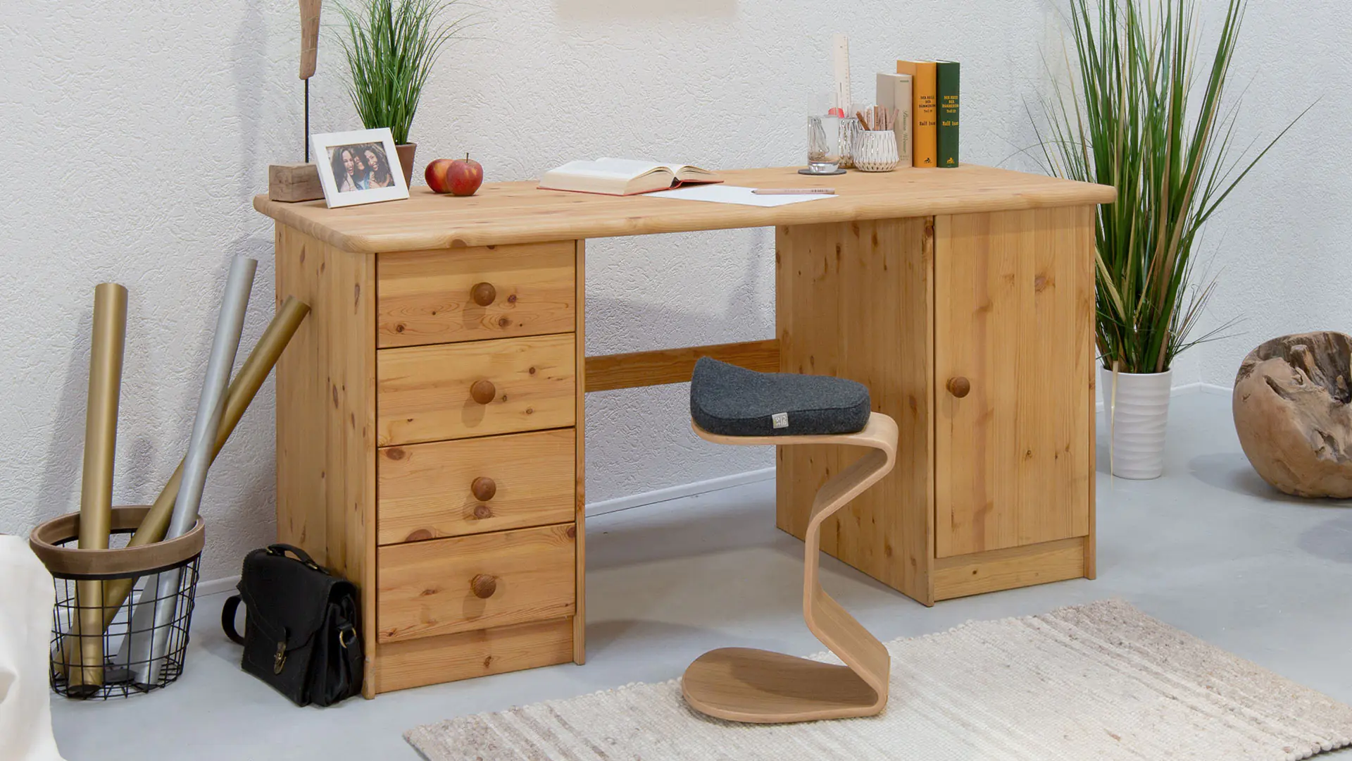 Desk Nino, versie 02 met geloogd/geolied oppervlak