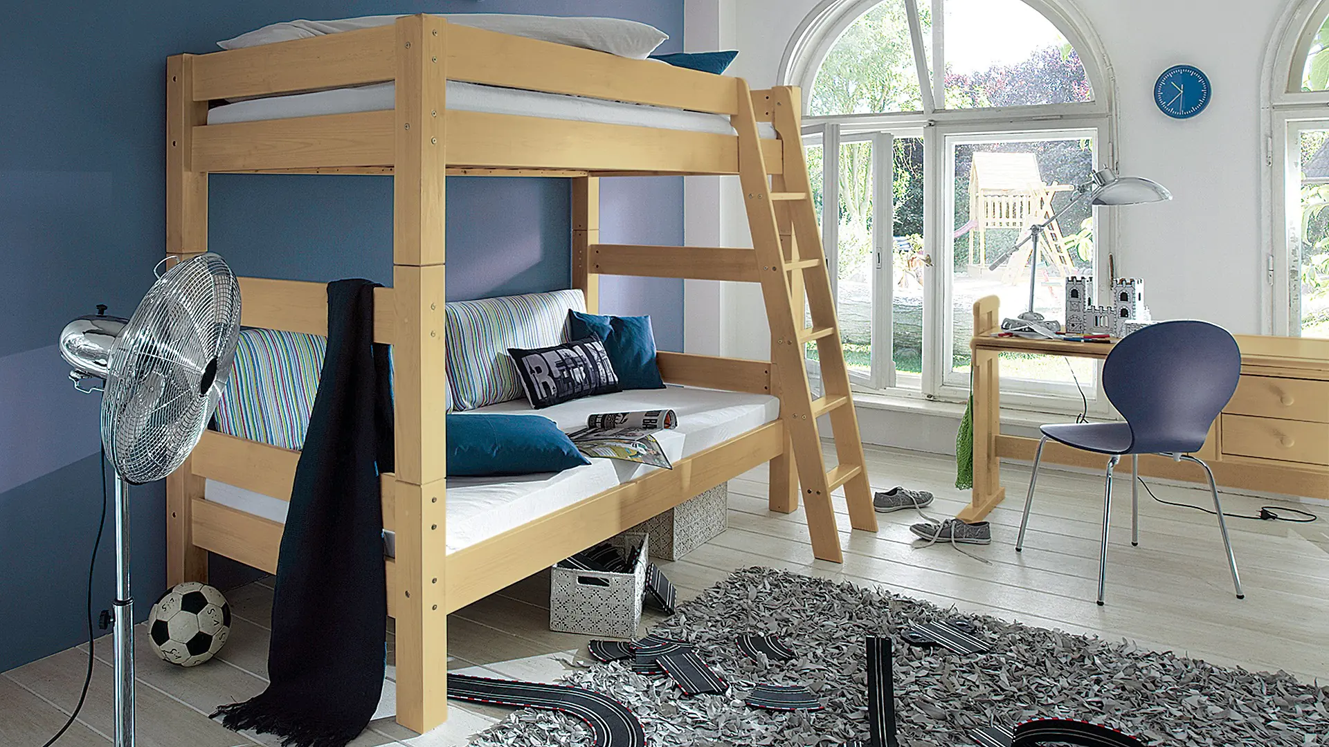 Lit superposé Pico est le lit idéal pour 2 enfants - ici en hêtre