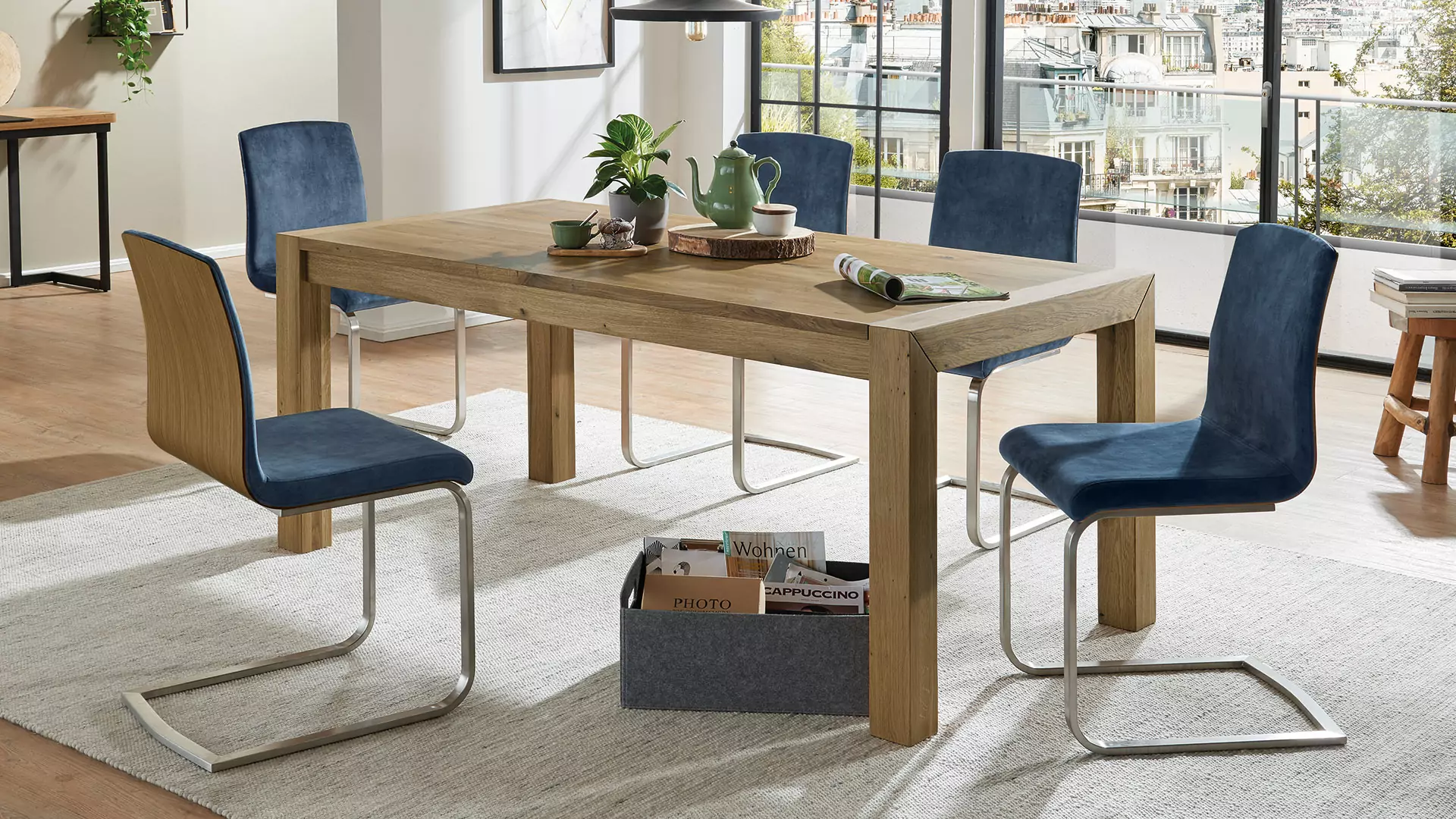 Avec son design élégant et moderne, notre chaise Auricia s'adapte à tous les environnements.